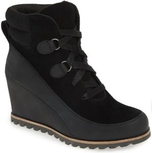 Women UGG Kriston Boots NWT Size 10